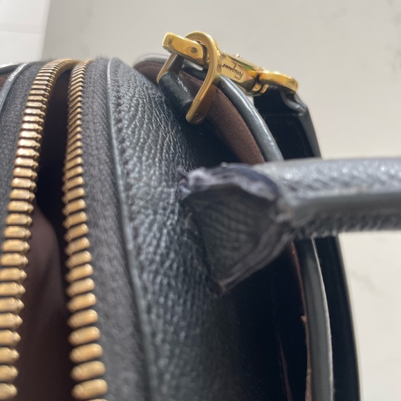 Salvatore Ferragamo bag - Picture 8 of 11